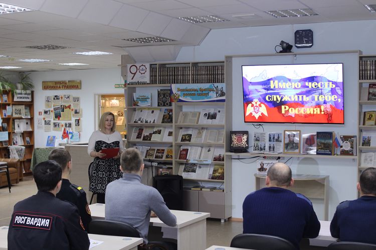 В Нарьян-Маре для сотрудников Росгвардии провели литературный вечер в честь 250-летия со дня рождения графа Комаровского