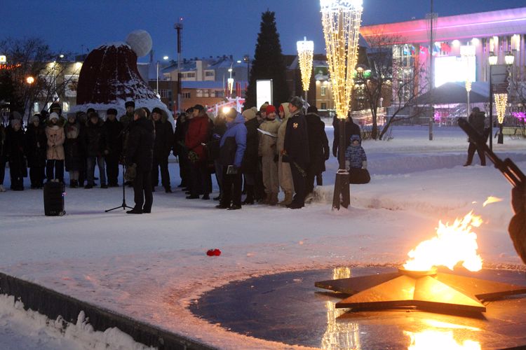 В Нарьян-Маре офицеры и ветераны Росгвардии приняли участие в торжественном митинге в честь Дня Неизвестного Солдата