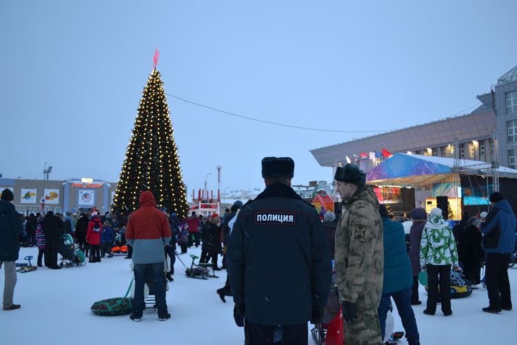 В Ненецком автономном округе Росгвардия и полиция обеспечили правопорядок на открытии новогодних ёлок