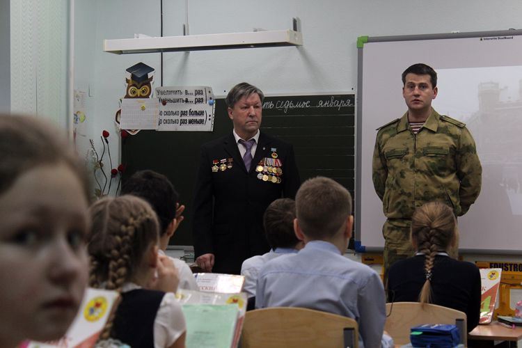 Представители Росгвардии провели для школьников НАО «Урок мужества», посвящённый Дню снятия блокады Ленинграда
