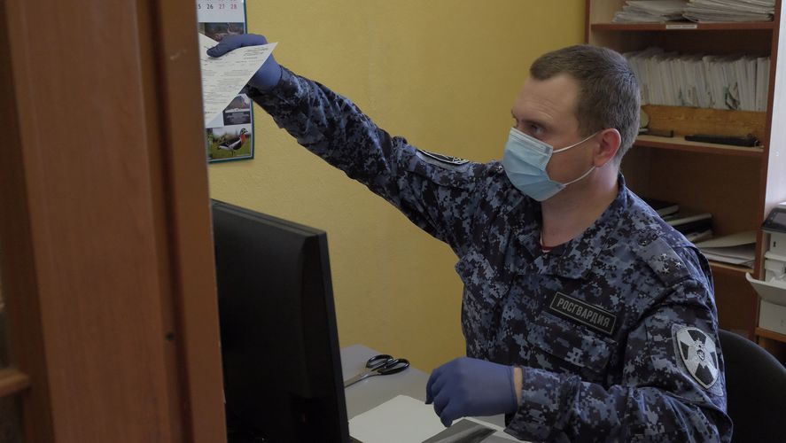 В Нарьян-Маре работает телефон горячей линии для получателей госуслуг Росгвардии