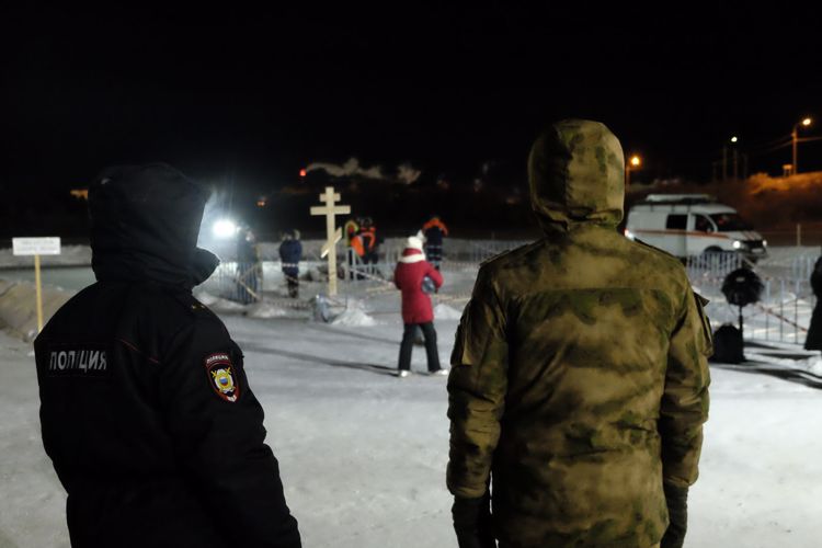 Росгвардия, полиция и экстренные службы обеспечили безопасность празднования Крещения Господня в Нарьян-Маре
