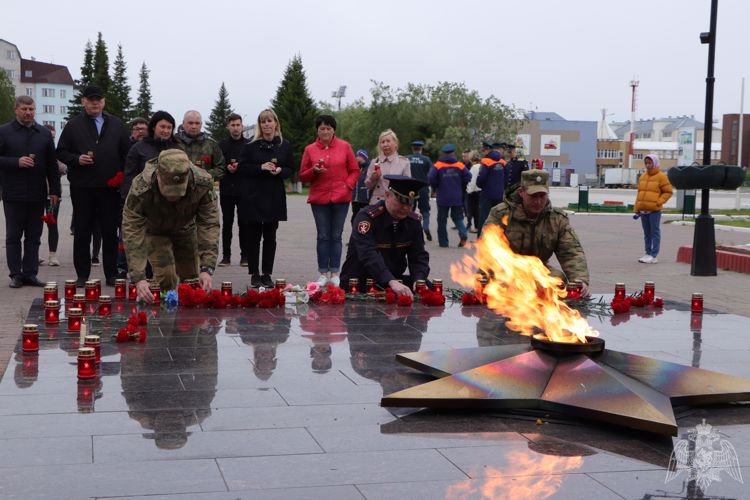В Нарьян-Маре начальник и офицеры Управления Росгвардии почтили память жертв Великой Отечественной войны