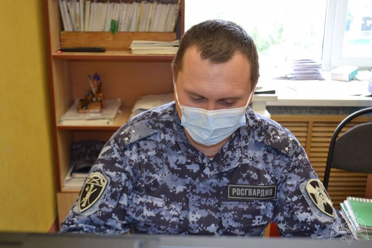 Сотрудники Росгвардии рассказали жителям Нарьян-Мара, как пополнить федеральную пулегильзотеку