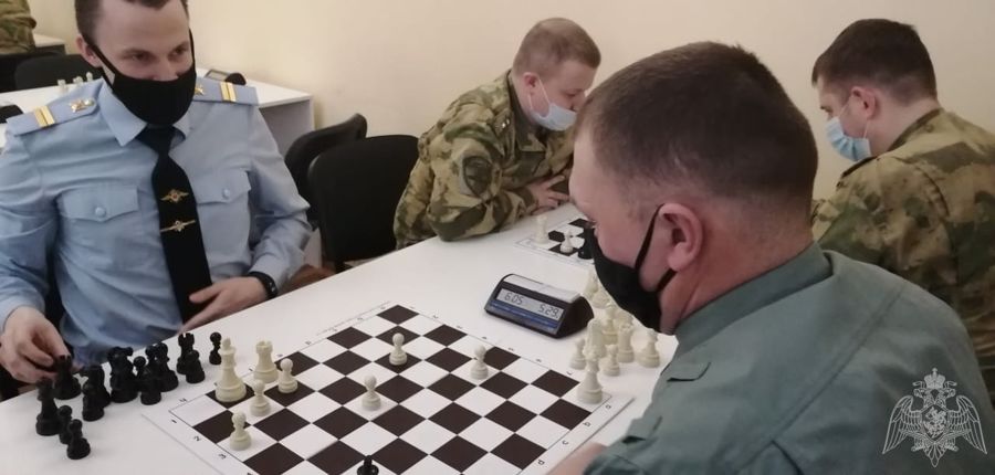 В Нарьян-Маре в Международный день шахмат сотрудник Росгвардии рассказал о своем увлечении
