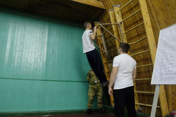 В Нарьян-Маре военнослужащие и сотрудники Росгвардии сдали итоговые зачёты за 2021 год