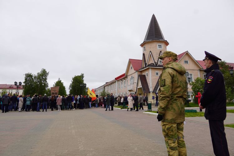В Ненецком округе Росгвардия и полиция обеспечили безопасность торжественных мероприятий Дня памяти и скорби