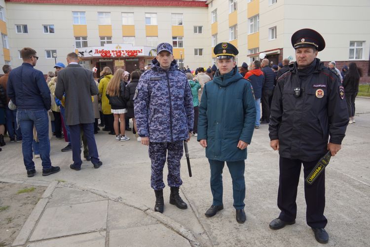 Торжественные линейки в школах Нарьян-Мара прошли под охраной Росгвардии и полиции