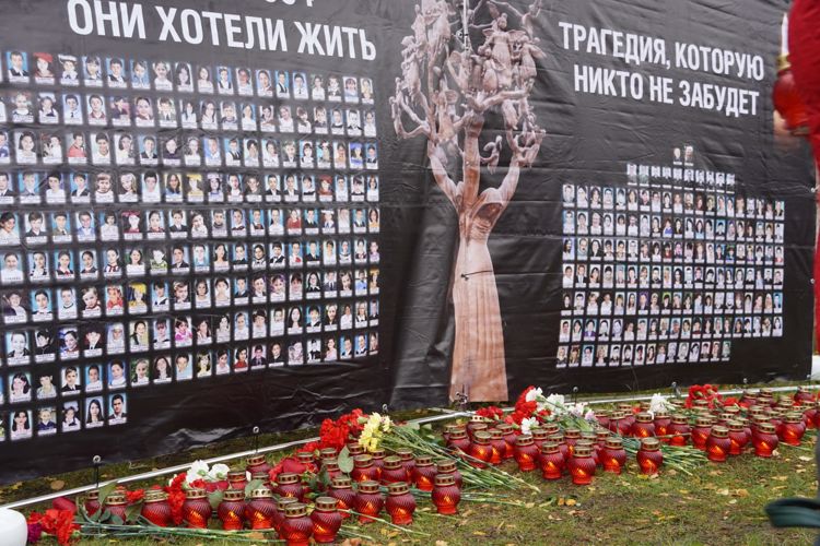В Нарьян-Маре военнослужащие и сотрудники Росгвардии почтили память жертв бесланской трагедии