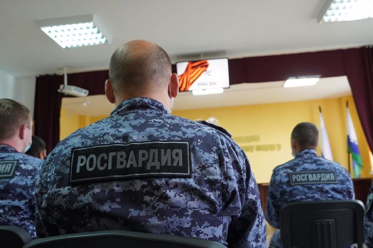 В Нарьян-Маре военнослужащие и сотрудники Росгвардии присоединились к  патриотической акции «Диктант Победы»