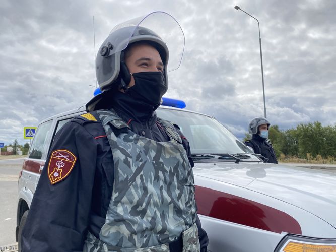 В Нарьян-Маре автопатруль Росгвардии остановил нетрезвых правонарушителей возле городской школы