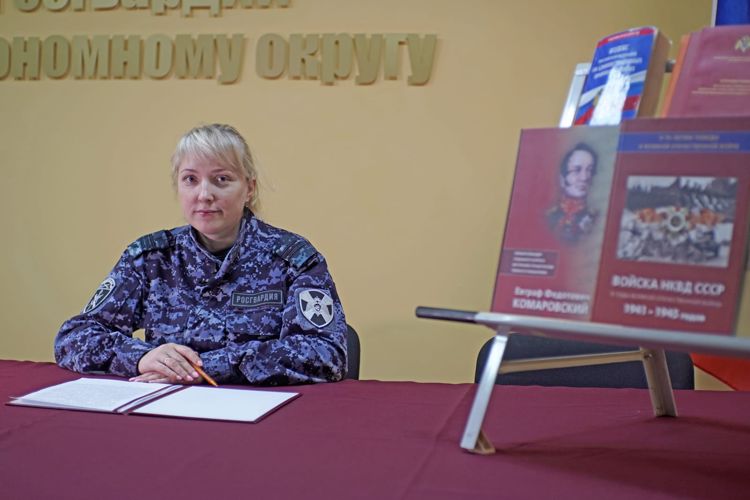 В Нарьян-Маре к 80-летию Победы в Сталинградской битве военнослужащая Росгвардии рассказала о подвиге бойцов НКВД