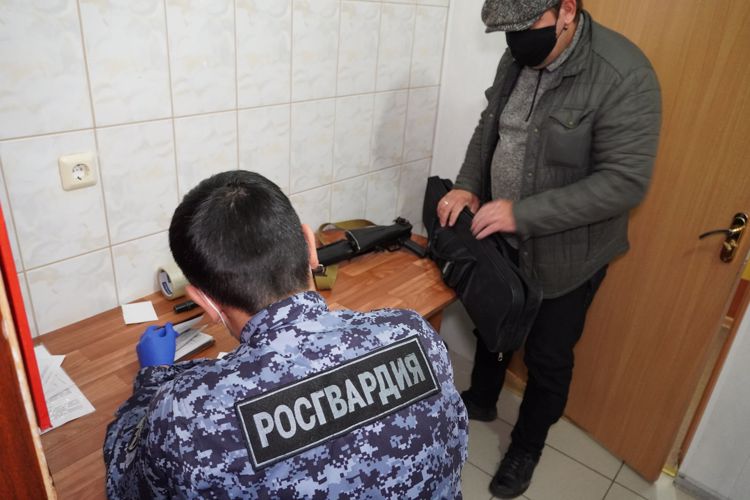 Росгвардия объясняет жителям Нарьян-Мара и округа, как подарить или унаследовать гражданское оружие