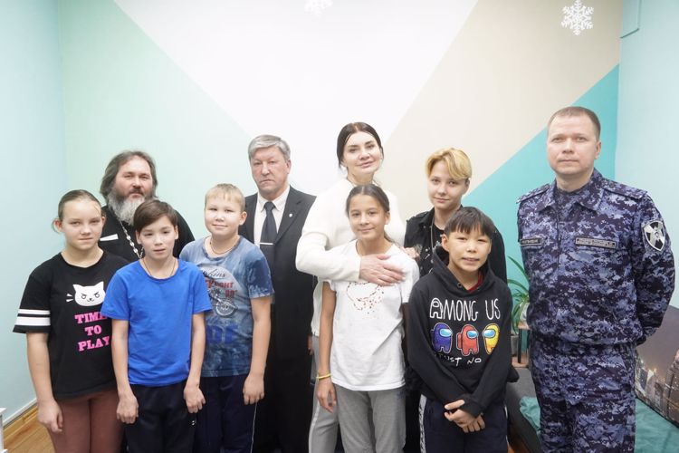 В Нарьян-Маре воспитанникам подшефного Росгвардии детского дома рассказали о подвигах защитников Отечества
