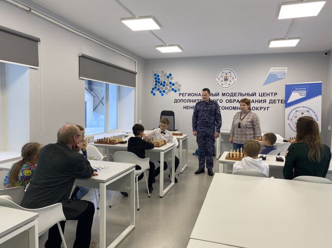 В Нарьян-Маре росгвардейцы провели шахматный мастер-класс для юных исследователей из технопарка «Кванториум»