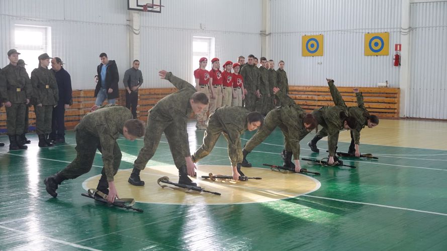 В Нарьян-Маре офицер Росгвардии возглавил жюри XV окружного смотра строя и песни