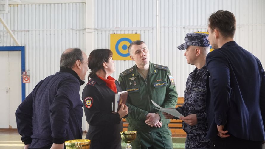 В Нарьян-Маре офицер Росгвардии возглавил жюри XV окружного смотра строя и песни