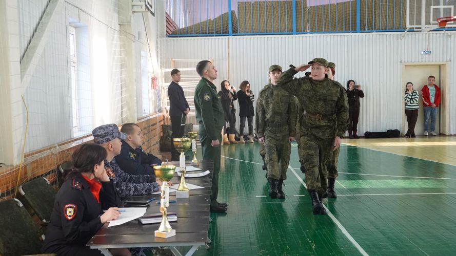 В Нарьян-Маре офицер Росгвардии возглавил жюри XV окружного смотра строя и песни