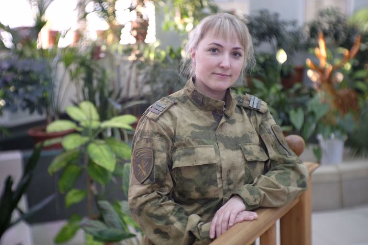 В Нарьян-Маре военнослужащая Росгвардии рассказала радиослушателям о новшествах оружейного законодательства
