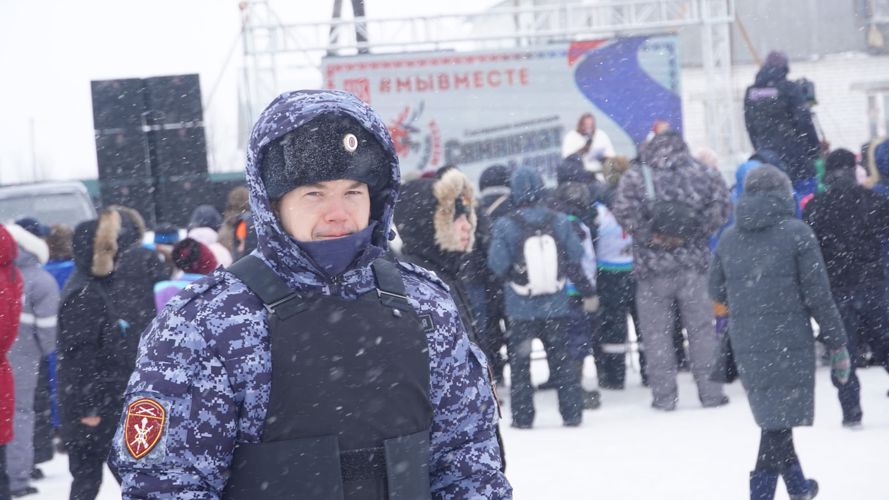 В Нарьян-Маре росгвардейцы обеспечили безопасность снегоходного кросса и гонок на оленьих упряжках