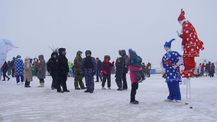 В Нарьян-Маре росгвардейцы обеспечили безопасность снегоходного кросса и гонок на оленьих упряжках