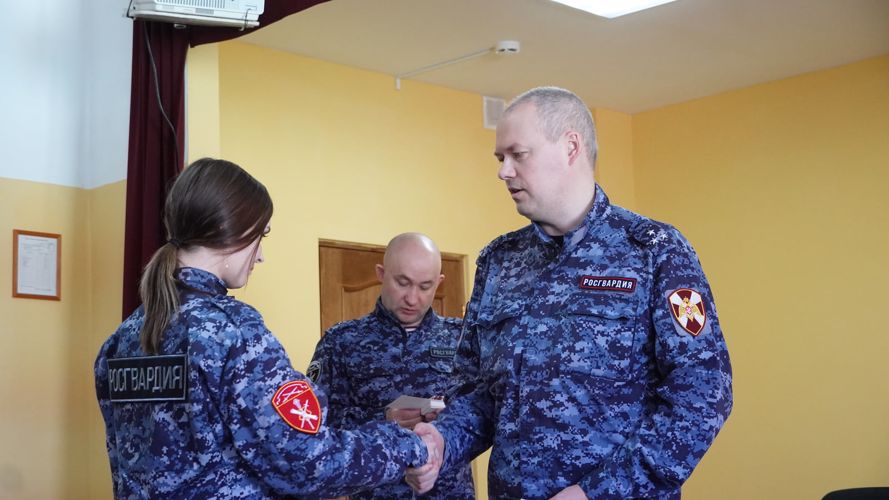 Росгвардейцев Ненецкого автономного округа наградили за отличие в службе