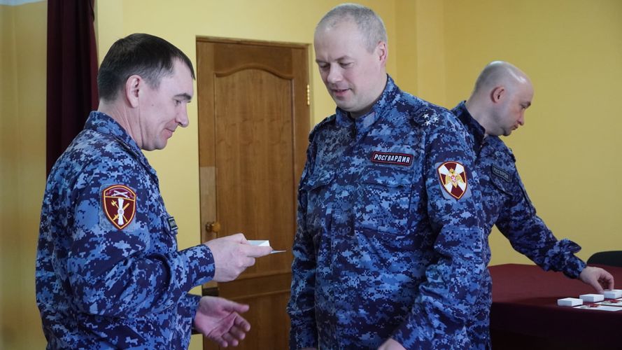 Росгвардейцев Ненецкого автономного округа наградили за отличие в службе
