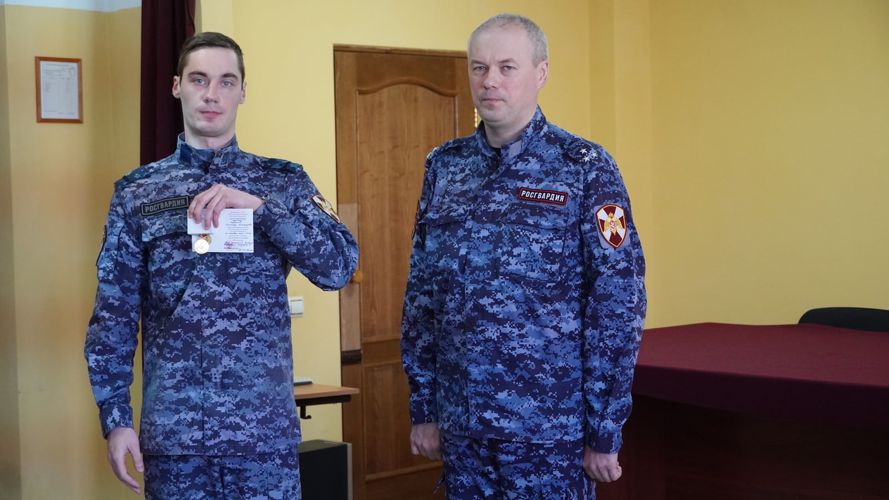 Росгвардейцев Ненецкого автономного округа наградили за отличие в службе