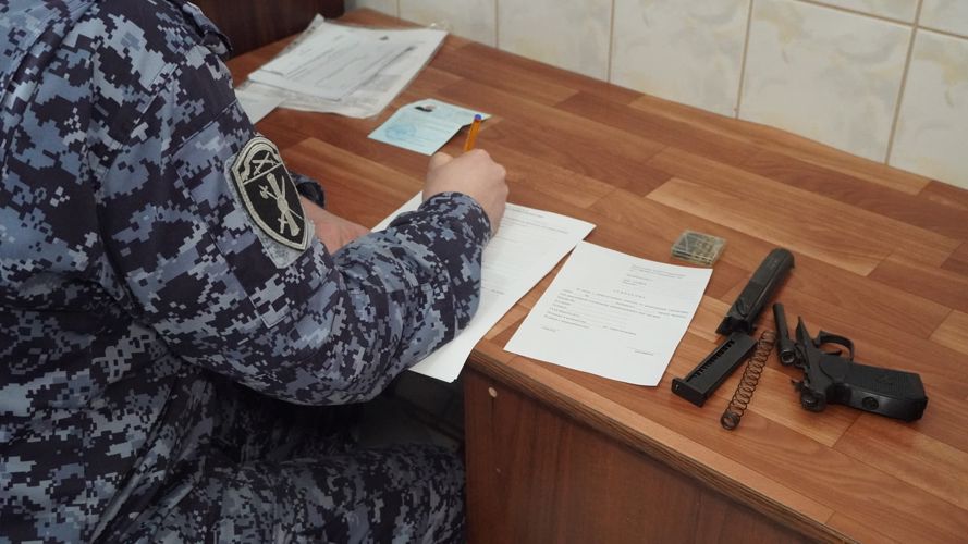 Росгвардейцы информируют нарьянмарцев об обязанности сообщить о владении списанным оружием