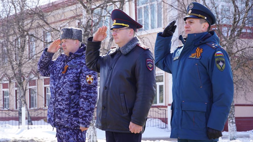 В Нарьян-Маре росгвардейцы приняли участие в торжественном открытии патриотических акций ко Дню Победы