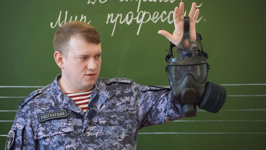 Росгвардейцы рассказали школьникам Нарьян-Мара о мужестве ликвидаторов последствий аварии на Чернобыльской АЭС