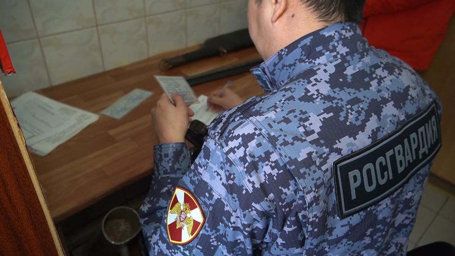 Об обязанности посещать врачей не реже одного раза в пять лет охотников НАО информирует Росгвардия 