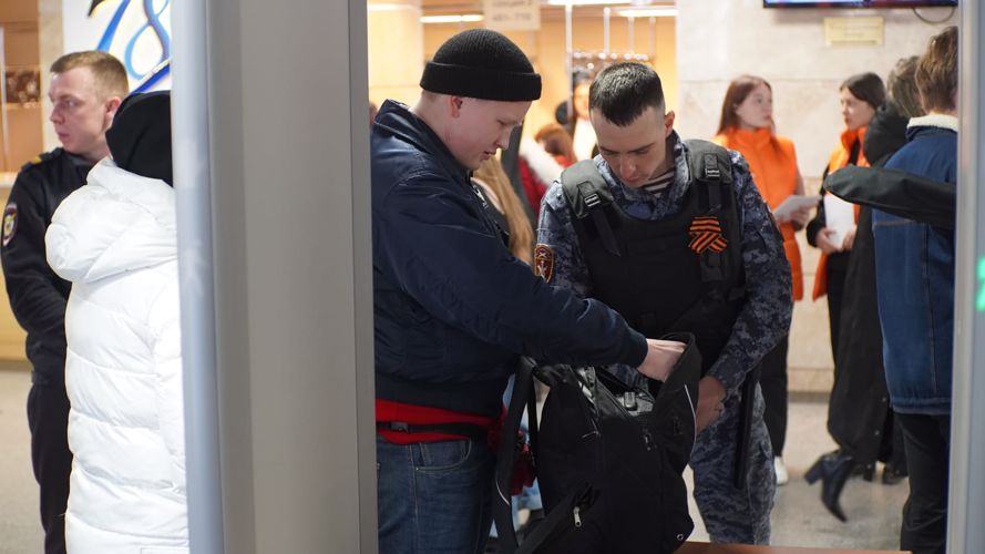 В Нарьян-Маре Росгвардия и полиция обеспечили безопасность участников мероприятий в честь Дня весны и труда