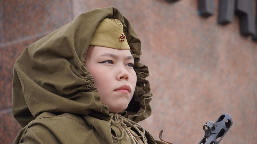 В Нарьян-Маре юные воспитанники Росгвардии заступили на Пост № 1 у Вечного огня
