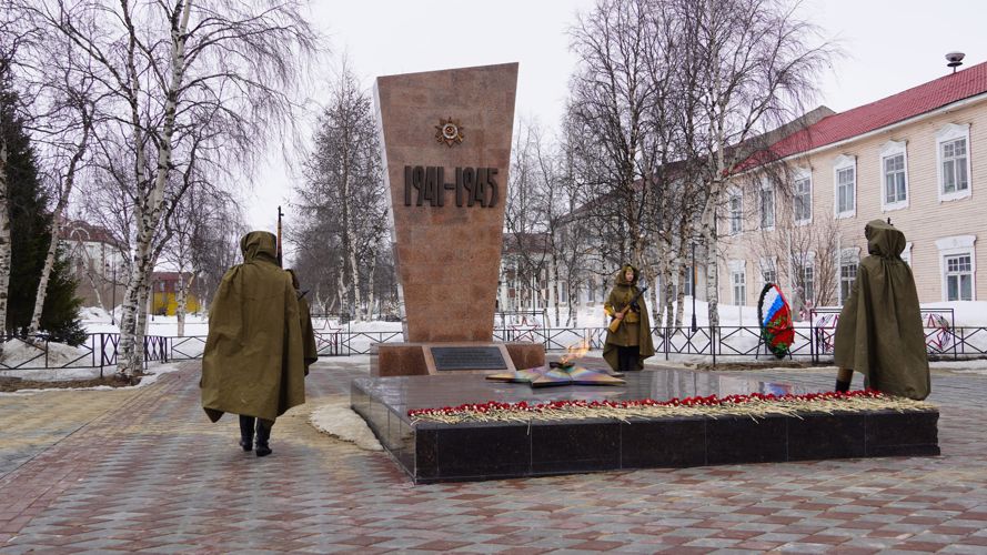 В Нарьян-Маре юные воспитанники Росгвардии заступили на Пост № 1 у Вечного огня