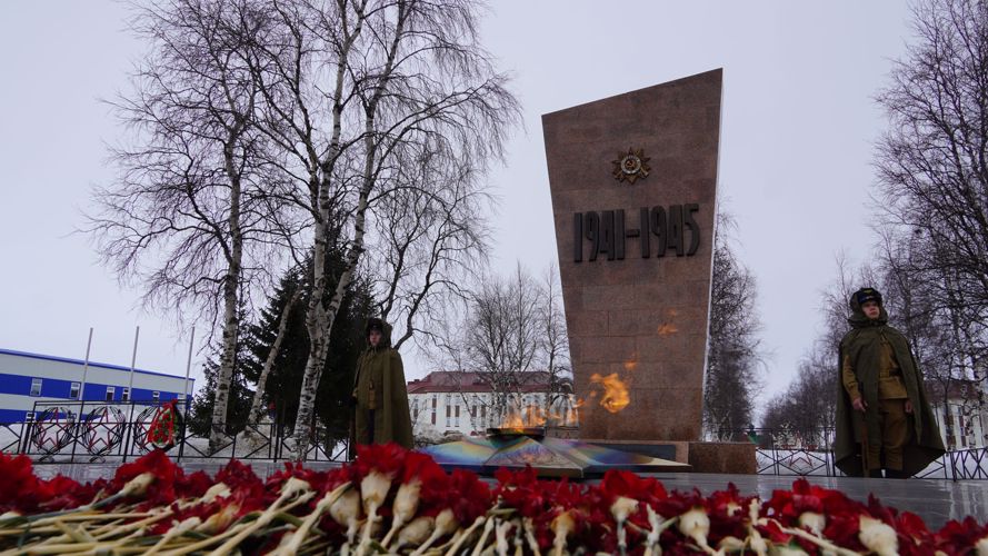 В Нарьян-Маре юные воспитанники Росгвардии заступили на Пост № 1 у Вечного огня