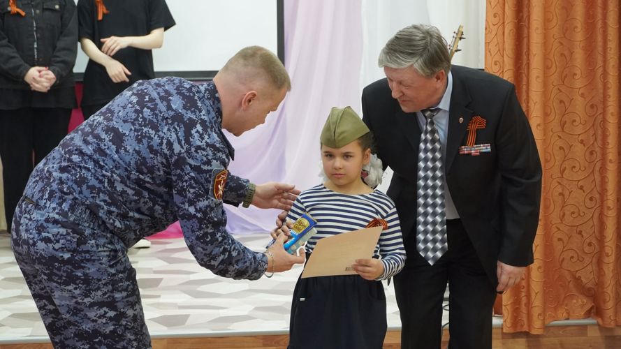 В Нарьян-Маре Росгвардия провела конкурс рисунков ко Дню Победы