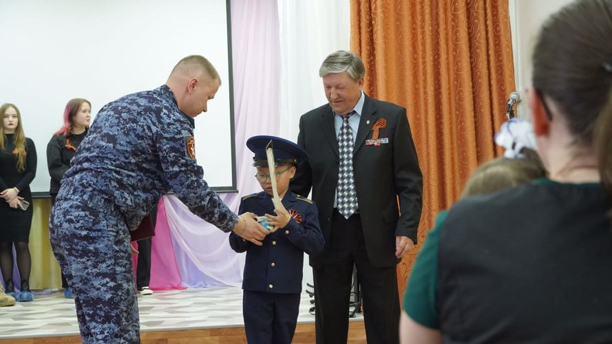 В Нарьян-Маре Росгвардия провела конкурс рисунков ко Дню Победы