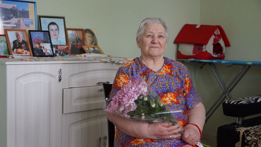 В Нарьян-Маре росгвардейцы поздравили блокадницу с 78-летием Великой Победы