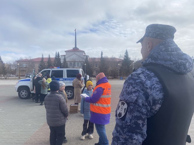 В Нарьян-Маре Росгвардия и полиция обеспечили безопасность обучения школьников правилам дорожного движения