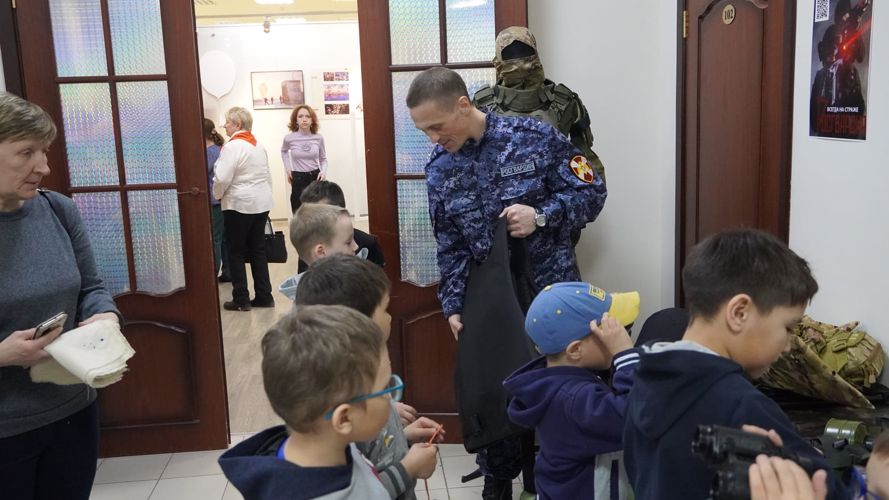 В Нарьян-Маре Росгвардия открыла интерактивную выставку для участников акции «Ночь музеев»
