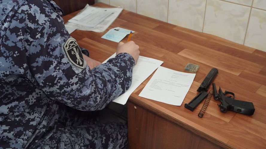 Жителей НАО информируют об обязанности уведомить Росгвардию о наличии списанного оружия