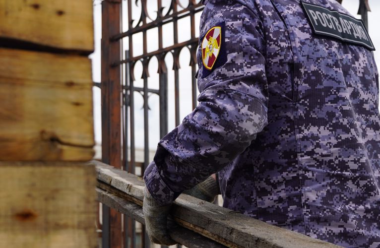 В Нарьян-Маре росгвардейцы поддержали общегородской субботник