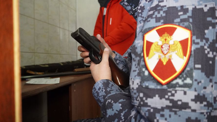 В Нарьян-Маре инспекторы Росгвардии предупреждают охотников об обязанности пройти проверку на трезвость