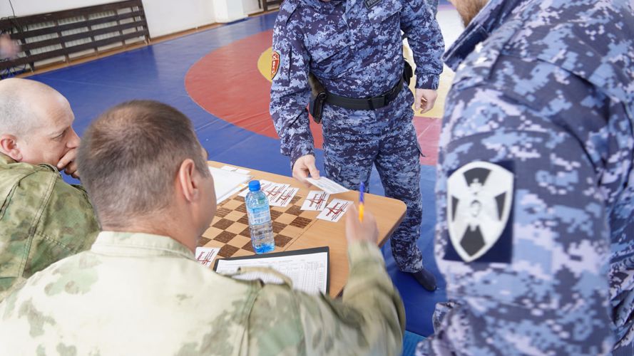 В Нарьян-Маре проверили профессиональное мастерство росгвардейцев