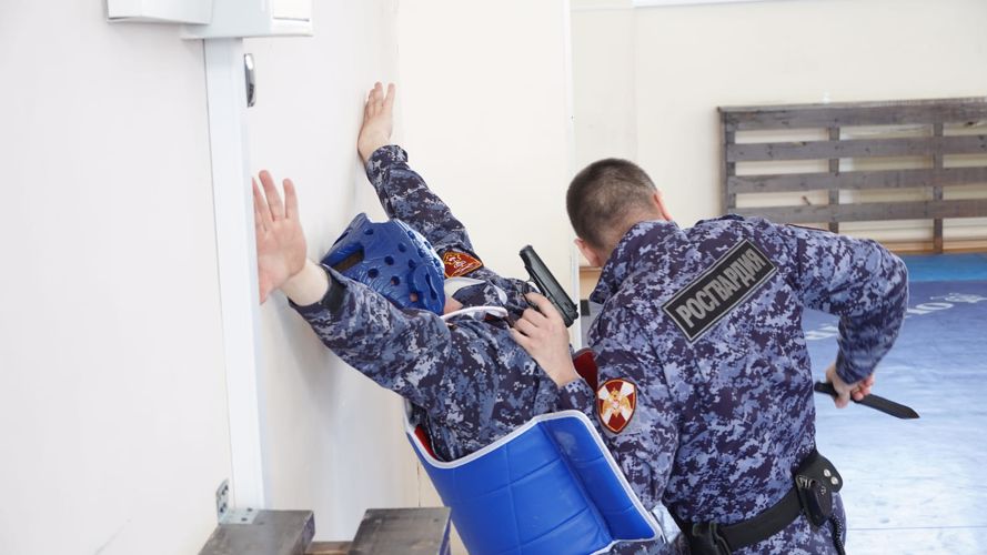 В Нарьян-Маре проверили профессиональное мастерство росгвардейцев