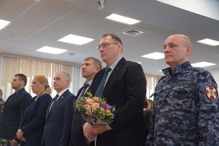 Начальник Управления Росгвардии по НАО принял участие в праздновании Дня герба и флага Заполярного района