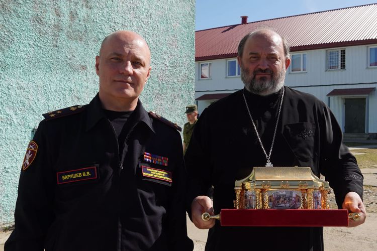 В Нарьян-Маре росгвардейцы первыми приняли ковчег с мощами святого Георгия Победоносца