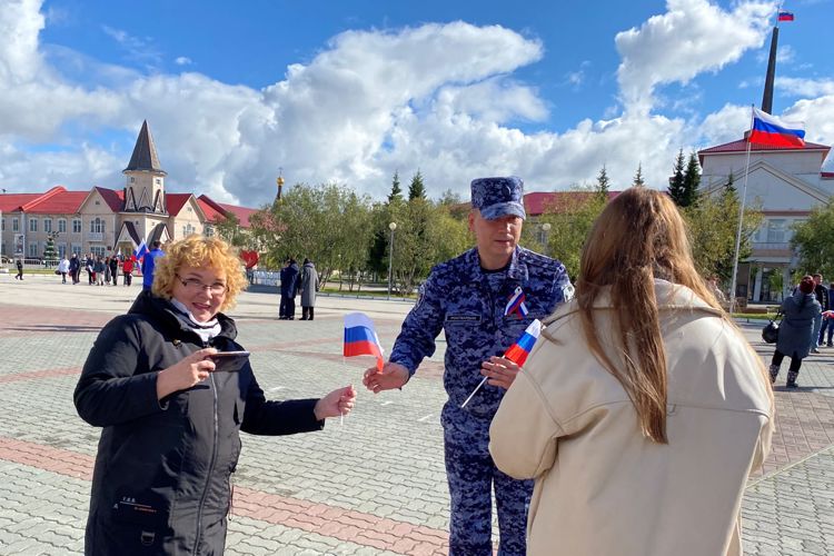 В Нарьян-Маре росгвардейцы поддержали праздничные акции в честь Дня Государственного флага Российской Федерации
