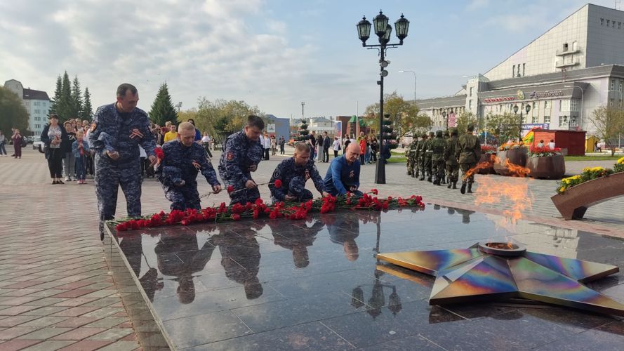 Росгвардейцы Нарьян-Мара почтили память жертв Второй мировой войны и трагедии в школе Беслана